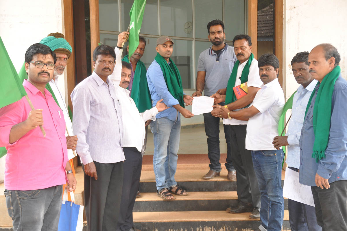 ಮದ್ಯದಂಗಡಿಗೆ ಪರವಾನಿಗೆ ನೀಡದಂತೆ ಮನವಿ